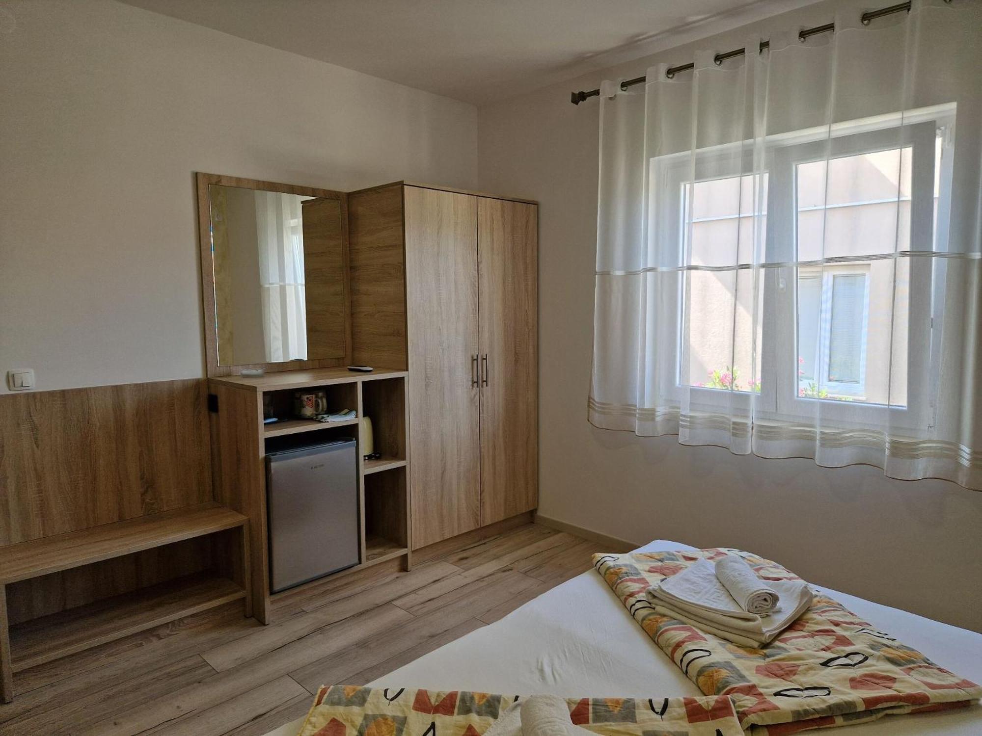 Apartment And Rooms Amenka Novalja Exterior foto